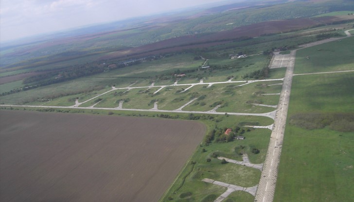 Независимо, че служебното правителство не взе решение, всички материали са внесени в канцеларията на Министерски съвет. Независимо, че служебното правителство не взе решение, всички материали са внесени в канцеларията на Министерски съвет.