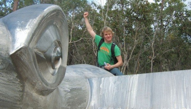 Пътешествието включва дестинации като Милано, Прага, Париж, Ню Йорк и Делхи.