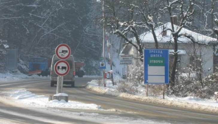 "Проходите Етрополе–Златица и Върбишки са затворени целогодишно, но голяма част от водачите, които се ръководят с GPS, и най-вече чужденците не знаят това