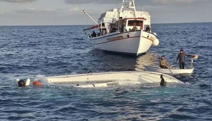 Лодката с 40 души на борда се преобърнала край Румели Каваджи