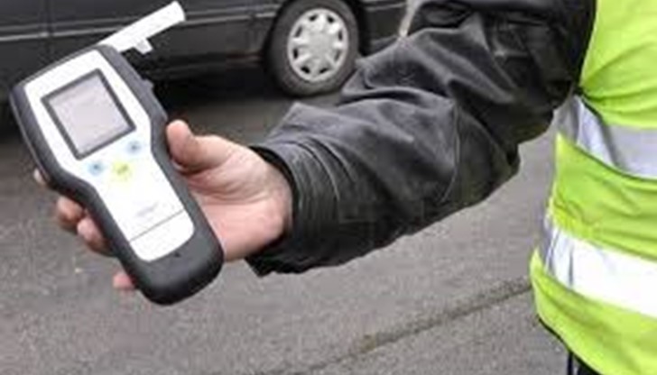 Младите алкохолици са задържани за по едно денонощие