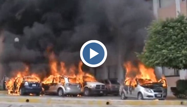 Огънят е обхванал и библиотеката на органа на законодателната власт на автономната единица, както и пленарната зала