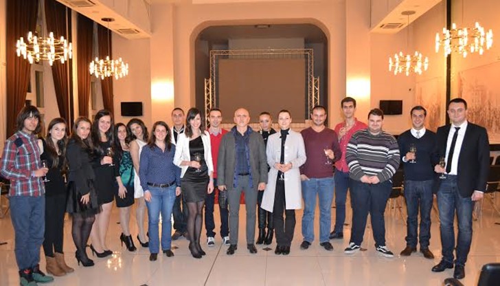 На символичната дата 10 ноември в Зала "Европа" на Доходно здание Клуб Европеистика организира публична дискусия „Да оставиш следа там, където път няма“.