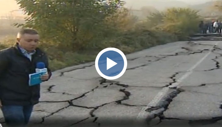 До квартала не може да стигне и сметоизвозващата фирма, няма достъп и до градския транспорт