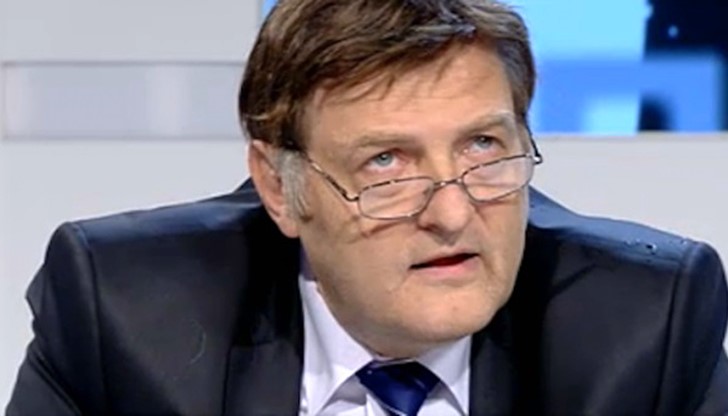 Бившият министър в България, обвинен, че е точил социални помощи от Франция, се е оправдал по нелеп начин пред френски журналисти.