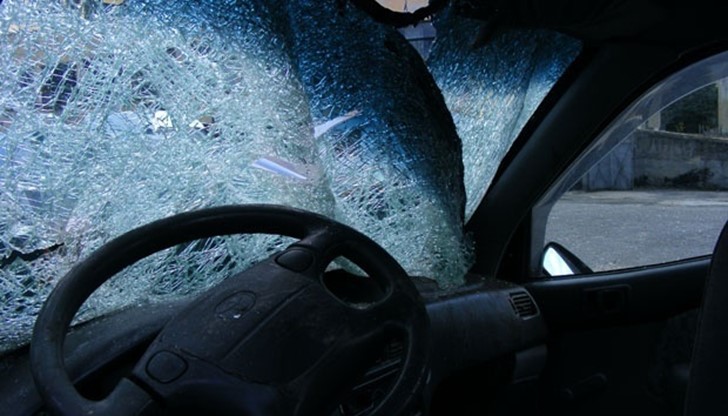 Пътят е мокър заради дъжда и предразполага към инциденти.