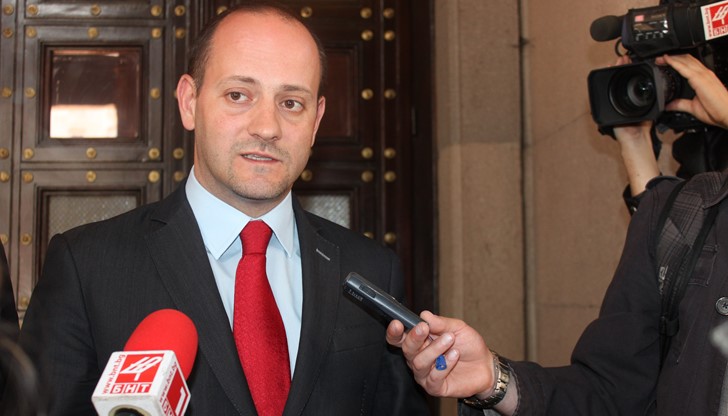 Лидерът на ДСБ е готов да приеме предложението на ГЕРБ да оглави правителството. Лидерът на ДСБ е готов да приеме предложението на ГЕРБ да оглави правителството.