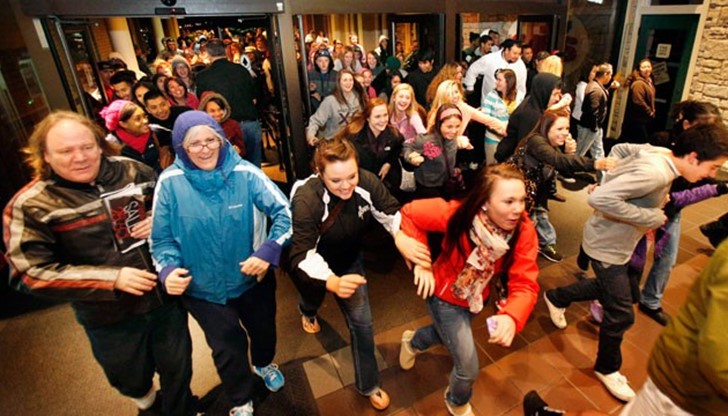 Големите онлайн магазини се сринаха още първите часове след полунощ