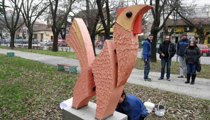 Идеята на учениците е познатият като ранобудник петел да събуди и общественото мнение