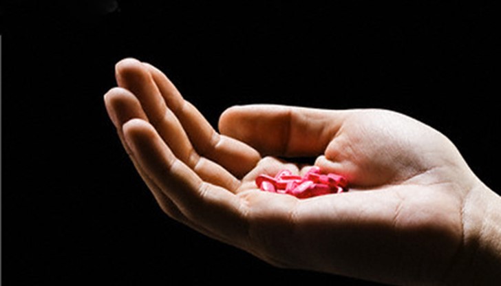 Майката на момчето счита, че то е прибегнало до отровния коктейл след раздяла с приятелката си. Майката на момчето счита, че то е прибегнало до отровния коктейл след раздяла с приятелката си.