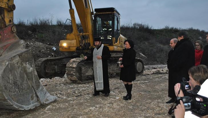 Рекултивацията на старото общинско депо за битови отпадъци, познато на гражданите като „гудроновите ями“, започна днес в Русе