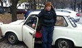 Неподвижен русенец живее в "Трабант"-а си от 7 години, моли се за топло време и храна