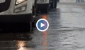 Опасно! Валежите в Русе се усилват, валят ледени късчета
