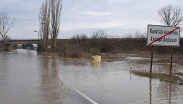 Вече са постъпили сигнали за наводнени домове и от Свиленград