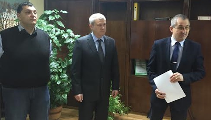 Със заповед на Министър-председателя на Република България официално встъпи в длъжност новоназначеният заместник областен управител на Област Русе Явор Янчев. /в средата/ Със заповед на Министър-председателя на Република България официално встъпи в длъжност новоназначеният заместник областен управител на Област Русе Явор Янчев. /в средата/