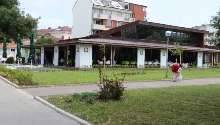 Административният съд в Русе отменя заповедта на кмета на Община Русе за премахване на "Слънцезащитно съоръжение към "Парк-кафе-бистро", известно още като "План Б".