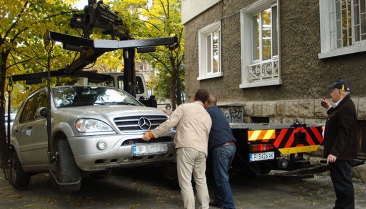 Двата репатриращи автомобила на общината в Русе опъват нервите на шофьорите в града и вещаят саморазправи.