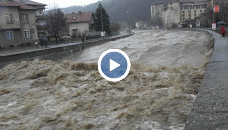 Южна България под вода