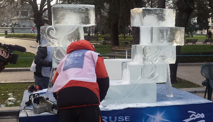 60 ледени блока (близо 9 тона лед) ще бъдат предоставени на майсторите на ледения карвинг