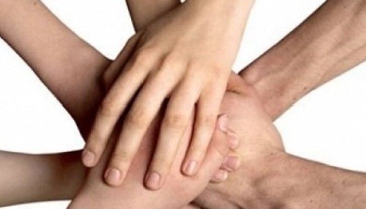 Малкият Искрен има 100% увреждания и за заболяването му няма лечение. Малкият Искрен има 100% увреждания и за заболяването му няма лечение.