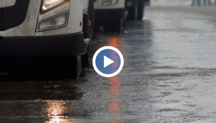 На много места се образува поледица