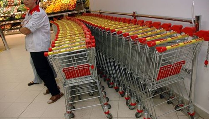 Инцидентът е станал около 15 часа, веднага след това магазинът е затворен.