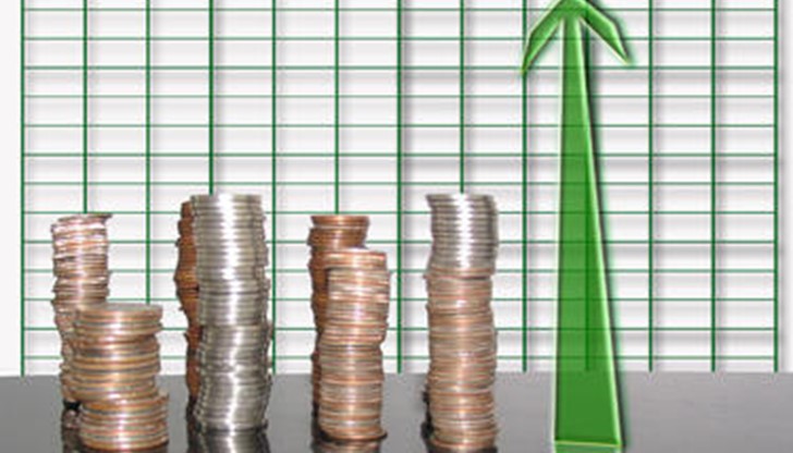 От 1 януари 2016 година минималната заплата ще нарасне от 380 до 420 лева, а от 1 януари 2017 - от 420 на 460 лева.