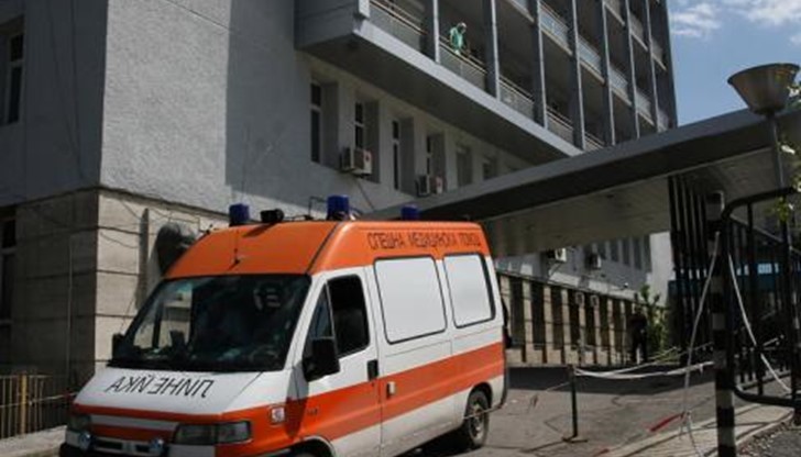 Двама пострадаха, единият от които тежко след падане тази нощ от "терасата на пикаещите пияници" в Благоевград.