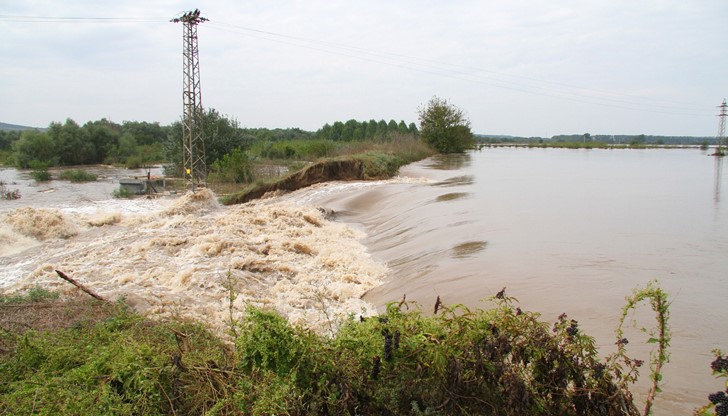 Повишеното ниво на Русенски Лом застрашава питейните кладенци на населените места, разположени край реката.