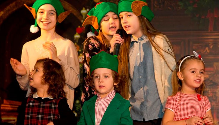 Според изискванията на Гинес, за да бъде подобрен рекорда трябва да се съберат над 1762 маскирани като елфи и джуджета на едно място за поне 5 минути Според изискванията на Гинес, за да бъде подобрен рекорда трябва да се съберат над 1762 маскирани като елфи и джуджета на едно място за поне 5 минути