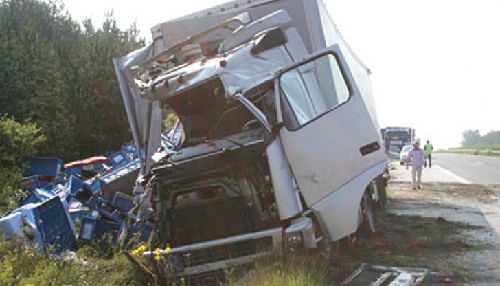Мъж загина, а друг е ранен при катастрофа по пътя Русе-Бяла
