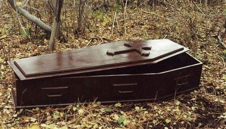 След като смъртта му е била потвърдена от лекар, близките му са започнали изпълняване на погребална церемония