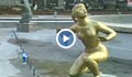Скандал в Русе след като две от статуите на площад „Батенберг” смениха цвета си