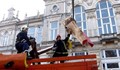 Демонтират дървените скулптури пред Доходното здание