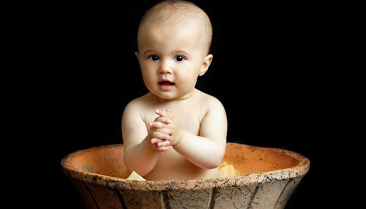 Празникът почита бабите-акушерки по селата, които някога са помагали на жените да родят Празникът почита бабите-акушерки по селата, които някога са помагали на жените да родят