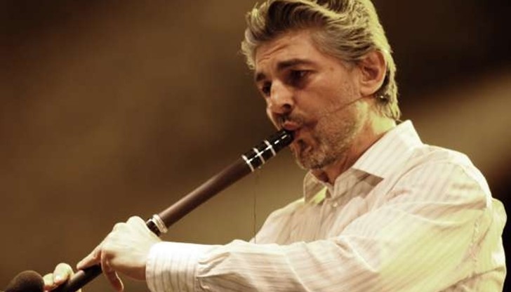 Музикантът Теодосий Спасов, под диригентството на Владимир Бошнаков, ще представи своята музика заедно с оркестъра на Русенска филхармония