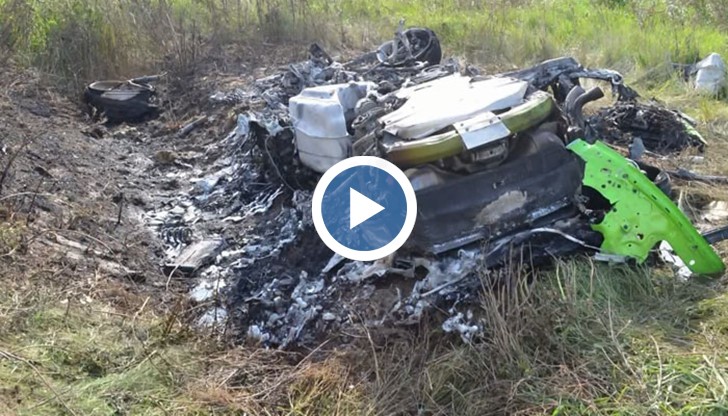 Любопитното е, че двамата пътуващи в колата чехи са оцелели