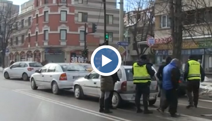 Верижна катастрофа между три коли днес в Русе