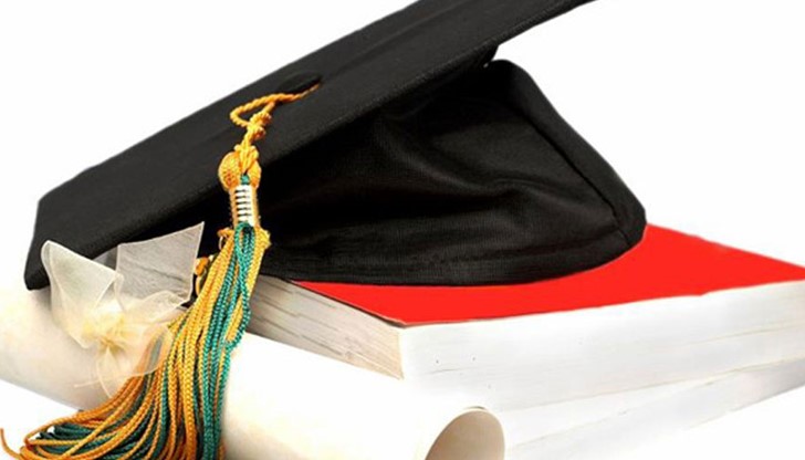 Студентите по педагогика може да учат без семестриални такси Студентите по педагогика може да учат без семестриални такси