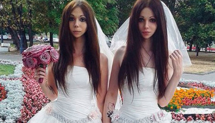 Запознайте се с Алисън Бруук (вляво) и Алина Дейвис (вдясно)