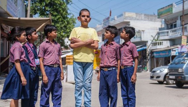 Майка му със своите 2,18 метра е призната за най-високата жена в Индия Майка му със своите 2,18 метра е призната за най-високата жена в Индия