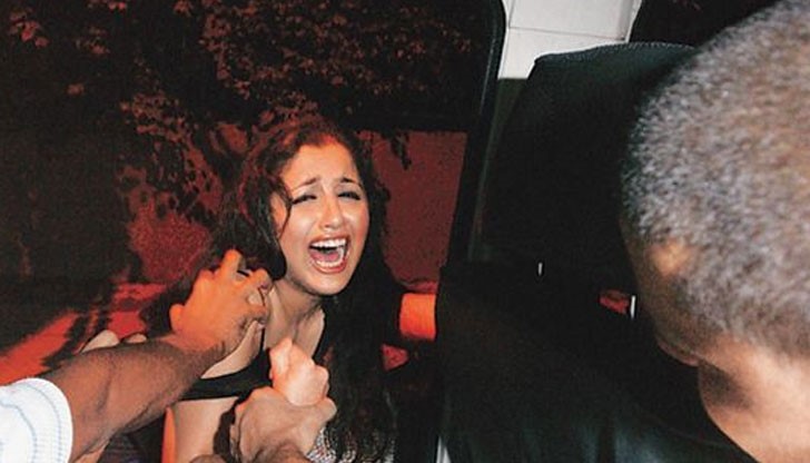 Учителката седнала на почерпка за Новата година с 14-годишните си ученици