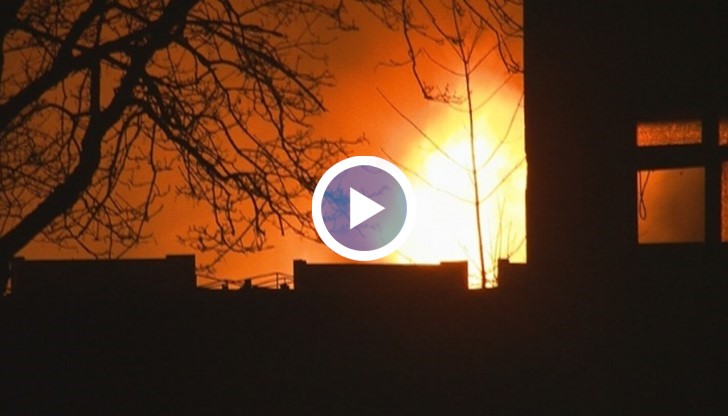 Серия от мощни взривове са разтърсили Разлог малко след 01.00 часа тази нощ.