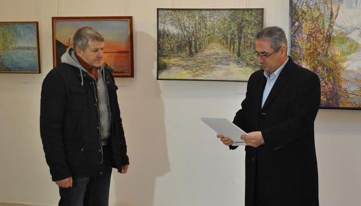 Веселин Николов има открити над 10 самостоятелни изложби