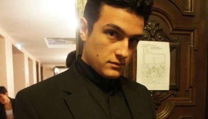 Димитър Косев е възпитаник на националното училище по изкуствата "Проф. Веселин Стоянов" в Русе. Димитър Косев е възпитаник на националното училище по изкуствата "Проф. Веселин Стоянов" в Русе.