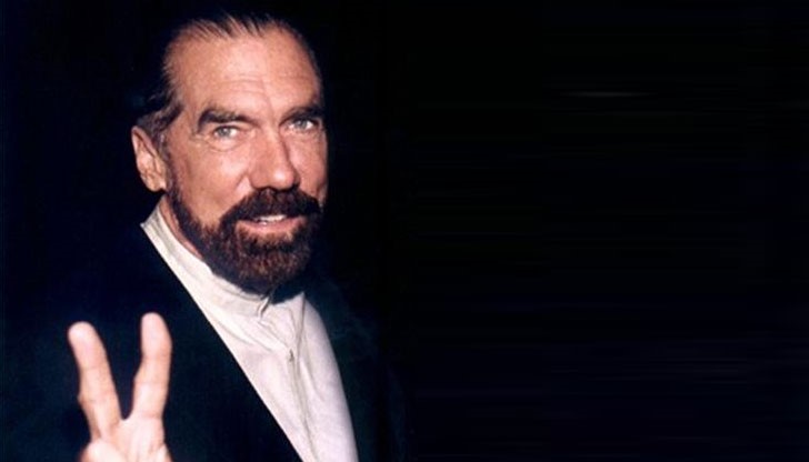 Джон плаща на хората си значително по-високи заплати от средните в съответния бранш Джон плаща на хората си значително по-високи заплати от средните в съответния бранш