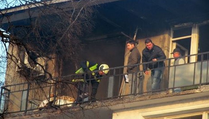 Пламналият пожар е унищожил хладилник, климатик, телевизор, дограма и домашно имущество