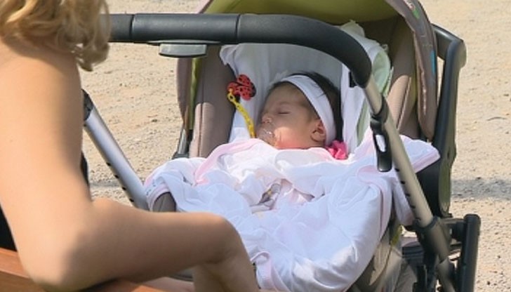 Студентките майки се увеличиха два пъти през 2014 г.