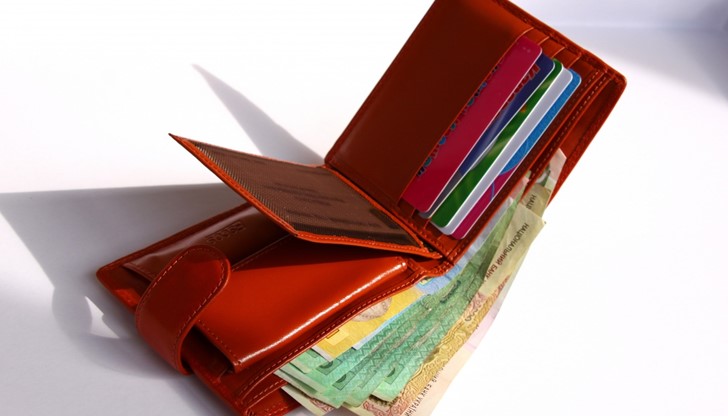 Според Фън Шуй големината и цветът на портфейла са важни, за да е той пълен