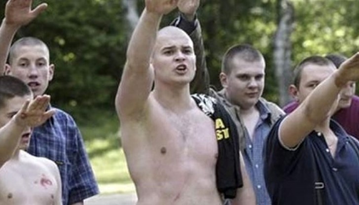 По оперативни данни повече от 3000 момчета с бръснати глави всеки ден са в готовност да пребият някой чужденец или циганин